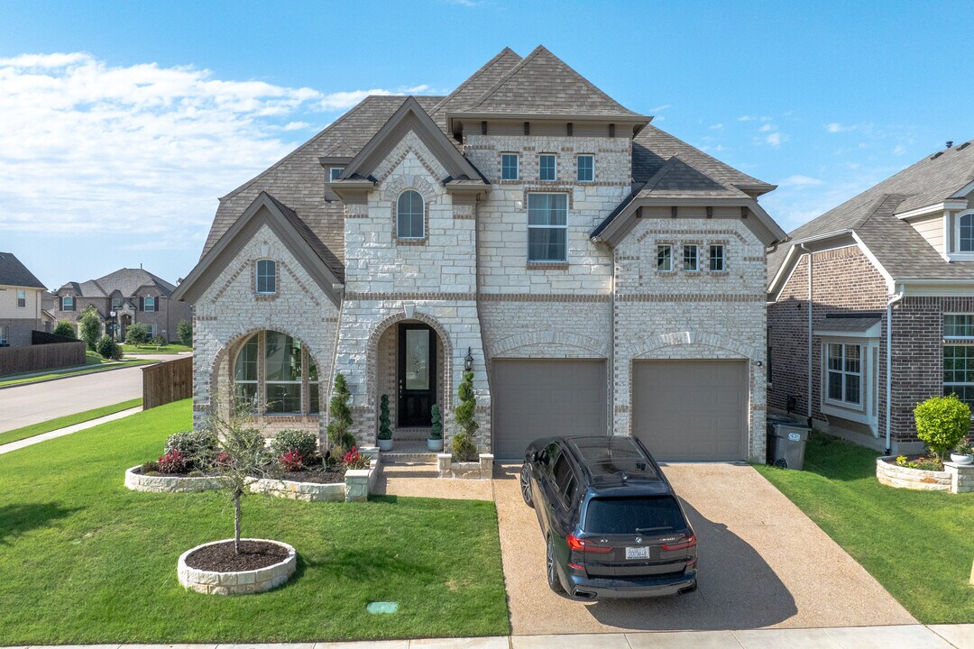 Grand Homes - Frisco Hills in Little Elm, TX - Foto de edificio