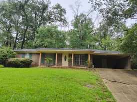 402 Oakhill Cir in Clinton, MS - Building Photo
