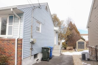 118 Hobart Ave in Rutherford, NJ - Building Photo - Building Photo