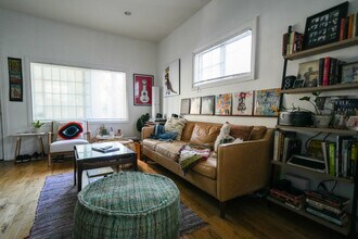 1631 Morton Ave, Unit 1629 in Los Angeles, CA - Foto de edificio - Building Photo