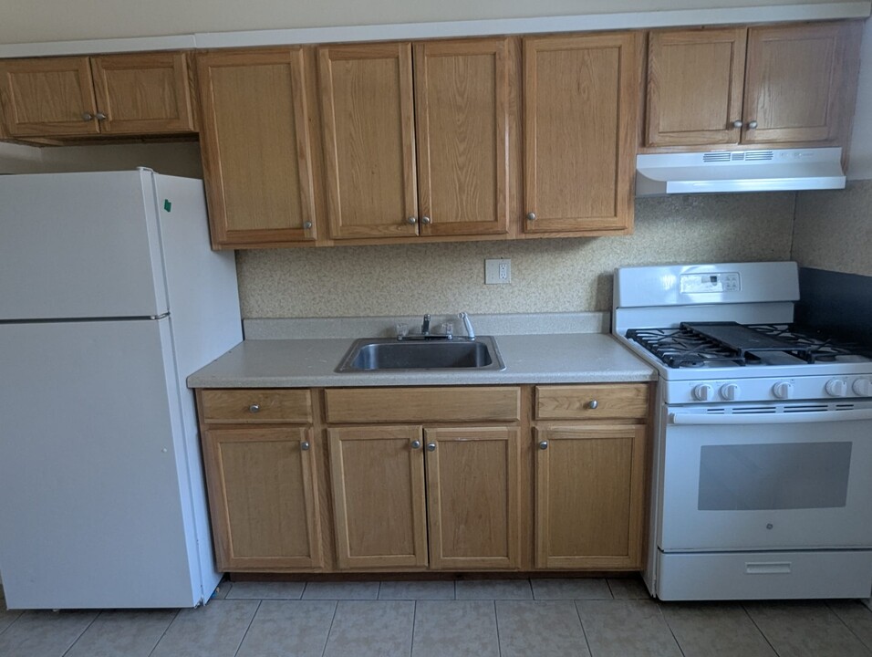 44 Oak Ridge Dr, Unit 24 in New Haven, CT - Building Photo