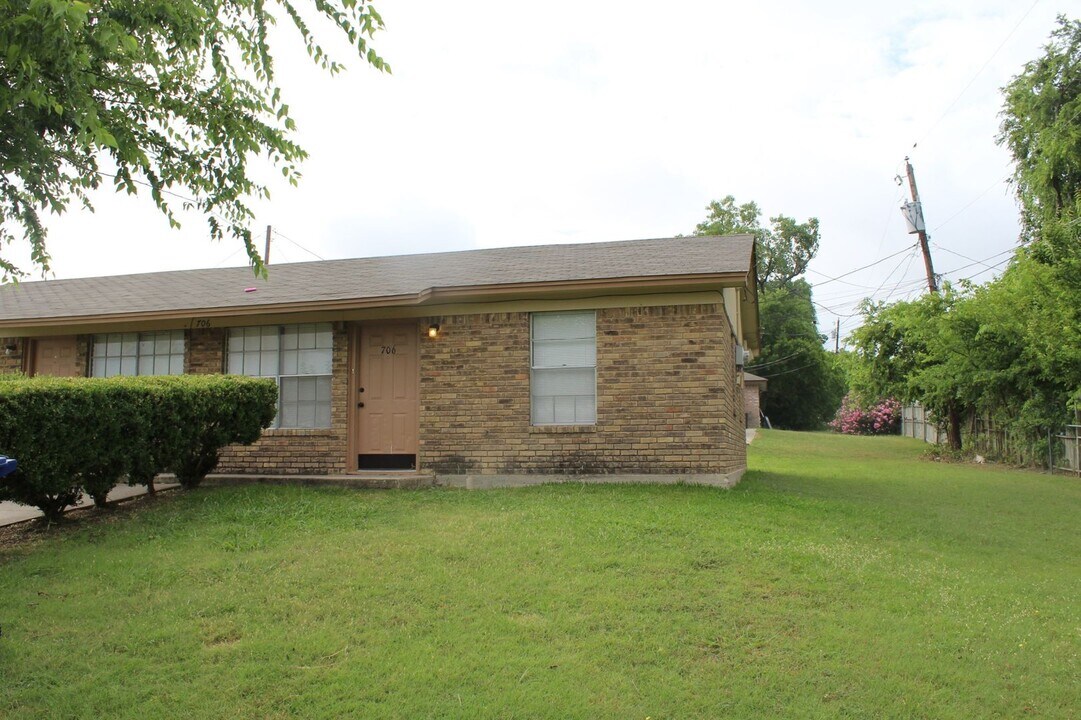 706 Hackberry St in Copperas Cove, TX - Building Photo