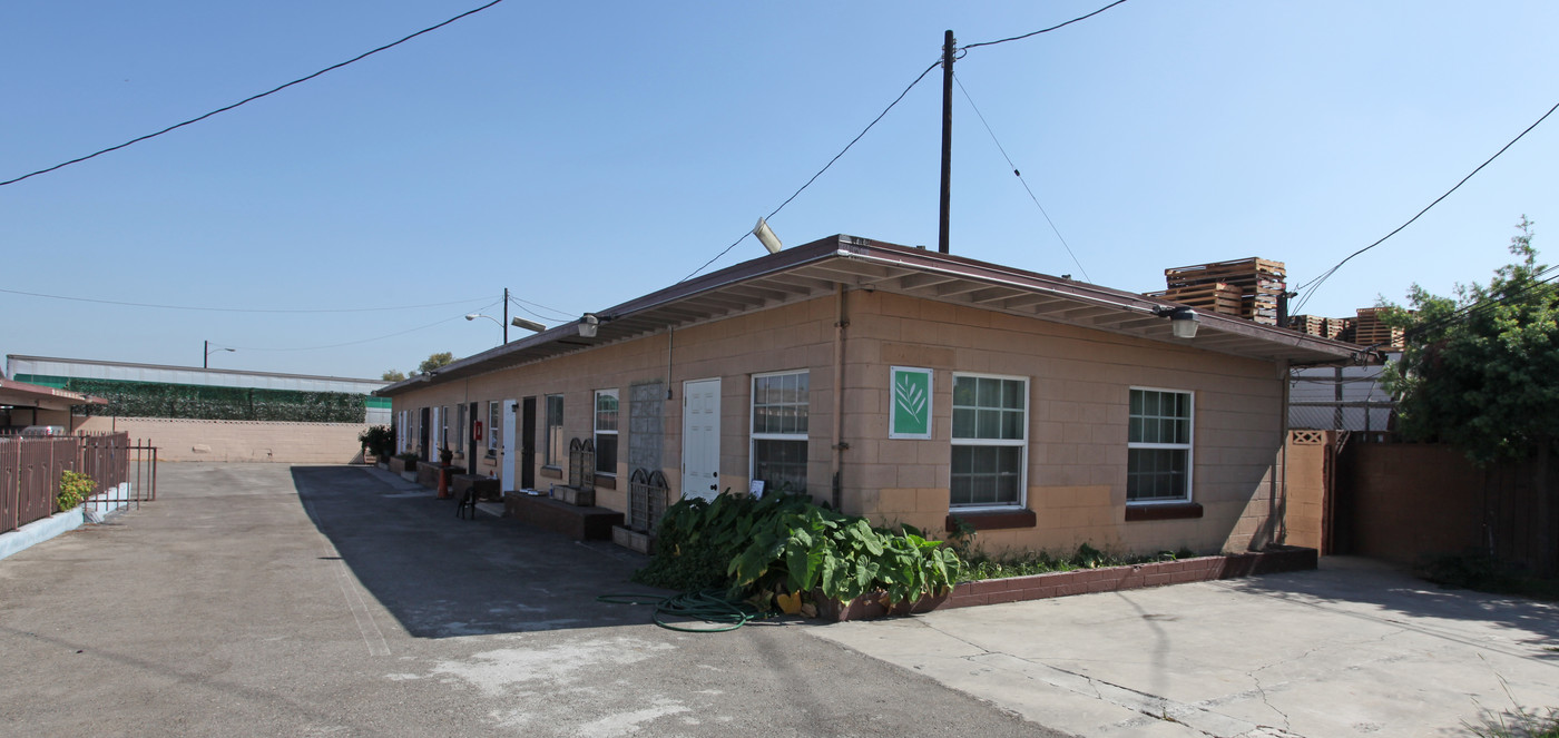 Jazmin Apartments in Montebello, CA - Foto de edificio