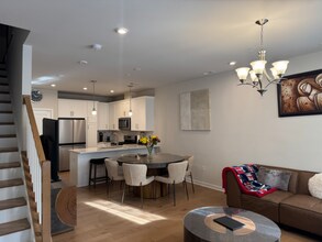 7400 Backett Wood Ter in McLean, VA - Building Photo - Building Photo