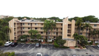 14307 Bedford Dr in Delray Beach, FL - Building Photo
