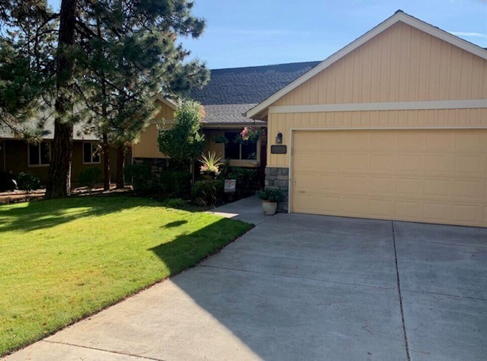 61266 Bighorn Ct in Bend, OR - Building Photo