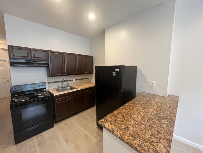 338 N 63rd st, Unit 1 in Philadelphia, PA - Foto de edificio - Building Photo