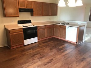 9910 Amber Ledge in San Antonio, TX - Building Photo - Building Photo