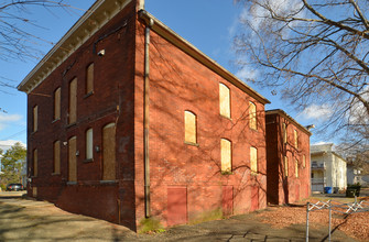 44 Stearns St in Bristol, CT - Building Photo - Building Photo