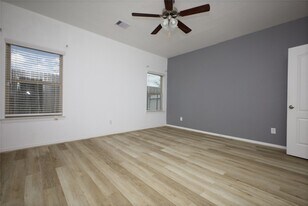 2106 Benjamin Park in Missouri City, TX - Building Photo