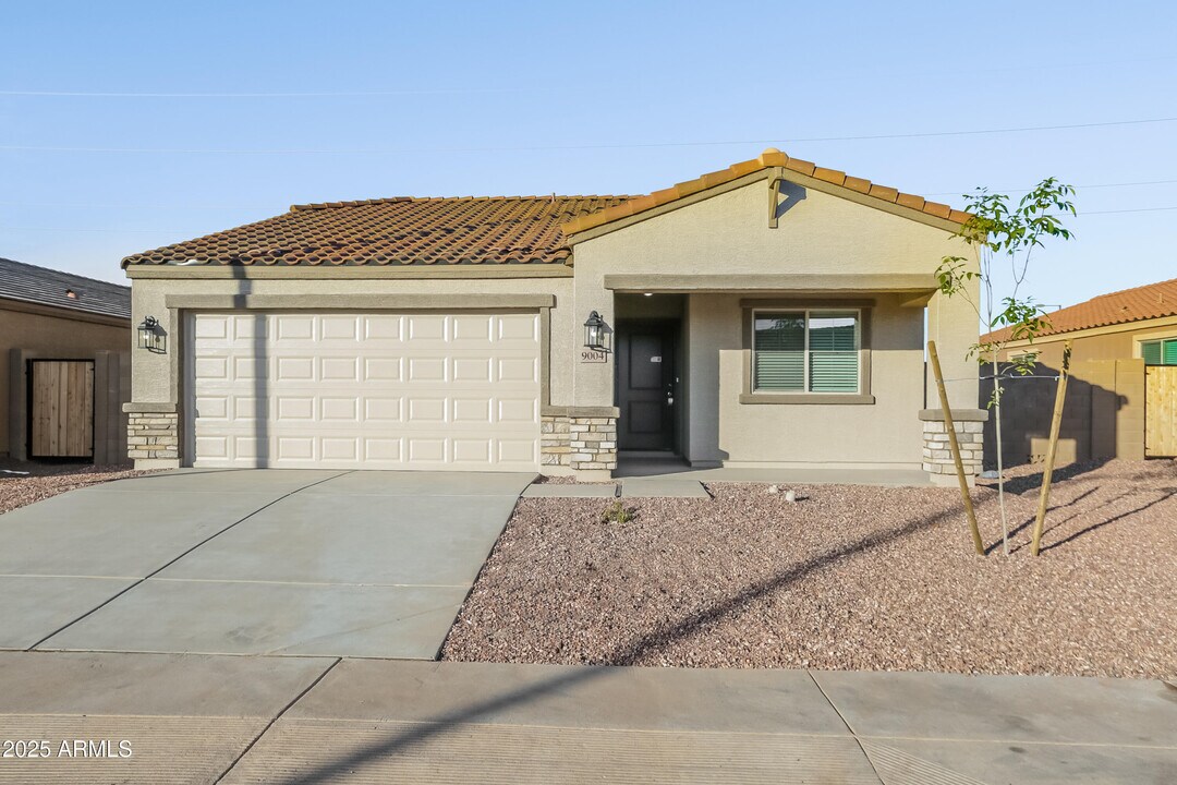9004 S 254th Dr in Buckeye, AZ - Building Photo
