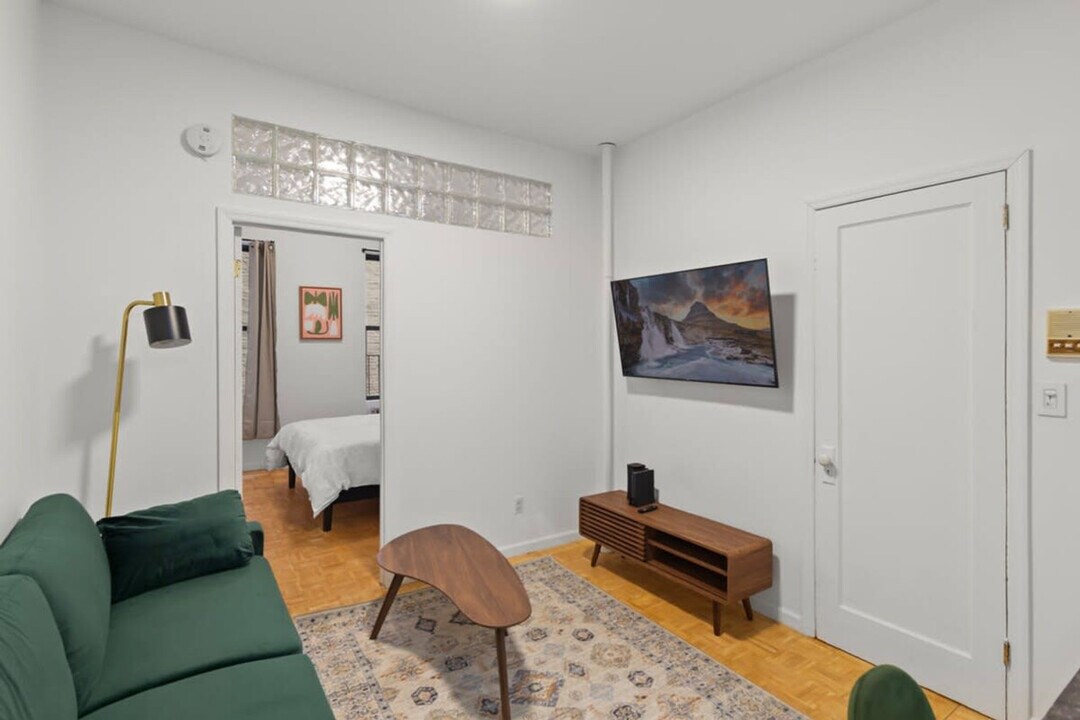 1727 2nd Ave in New York, NY - Building Photo