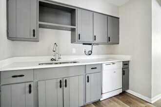 9251 Newkirk Dr in Parma Heights, OH - Building Photo - Building Photo