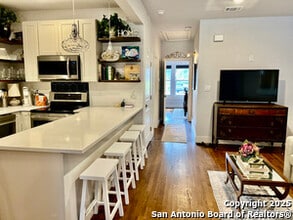 612 E Mulberry Ave in San Antonio, TX - Building Photo - Building Photo