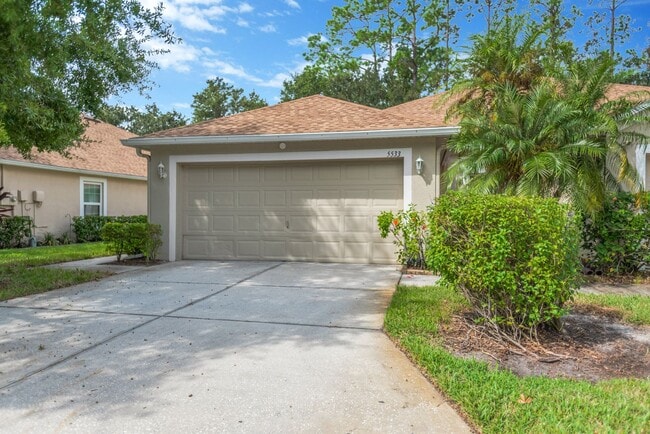 5533 Autumn Shire Dr in Zephyrhills, FL - Building Photo - Building Photo