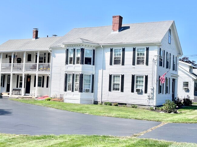 11 Singletary Ave in Sutton, MA - Building Photo - Building Photo