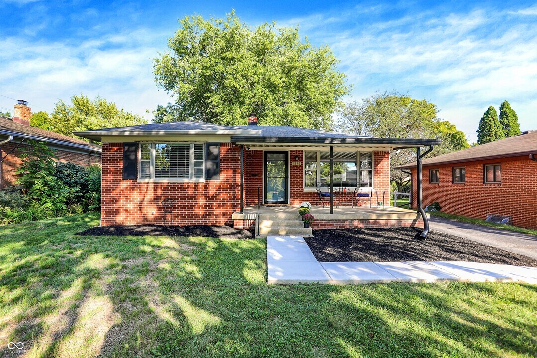 1213 N Lesley Ave in Indianapolis, IN - Building Photo