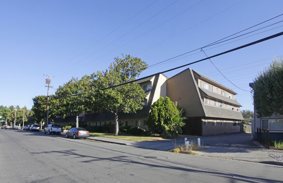 Iris Garden/ Iris Park Apartments in Sunnyvale, CA - Building Photo