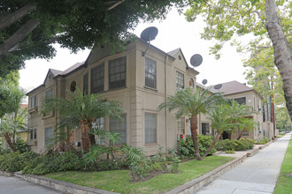 8954 Burton Way in Beverly Hills, CA - Building Photo - Primary Photo