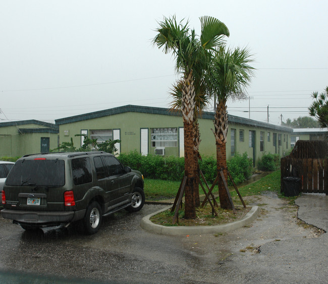 Our Community Apartments at Collins in Hollywood, FL - Building Photo - Building Photo