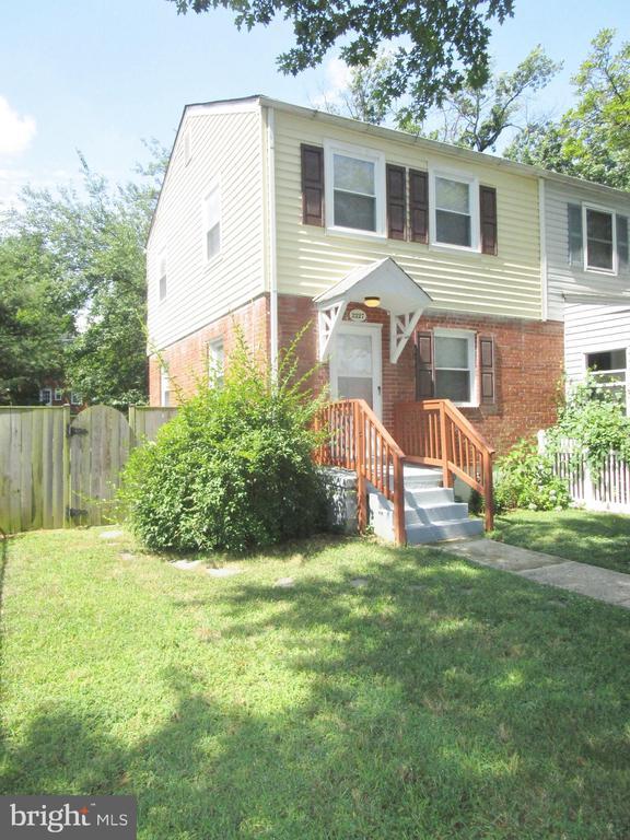 property at 2227 Arlington Terrace