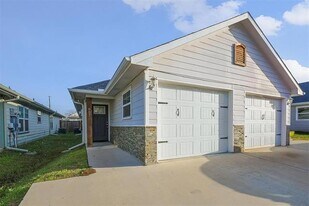 607 E Carter St in Sherman, TX - Building Photo