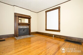 170 E Oakland Ave in Columbus, OH - Building Photo - Building Photo