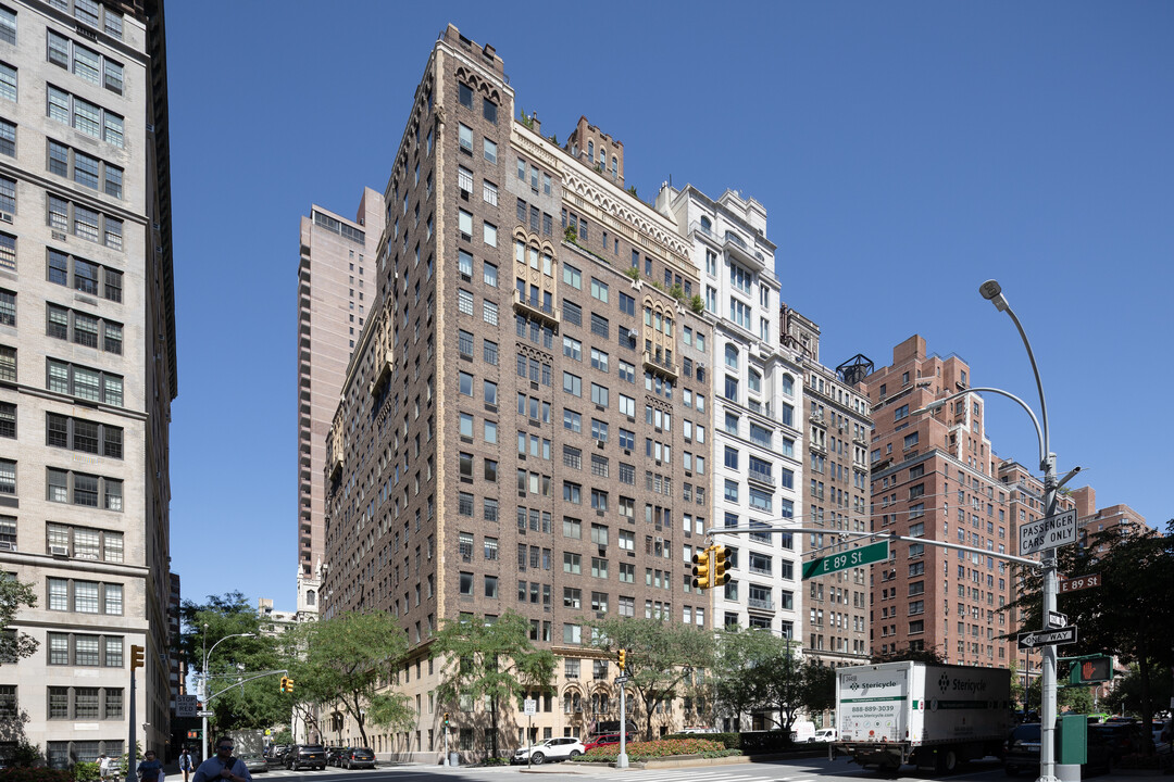 1100 Park Ave in New York, NY - Building Photo