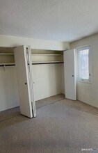 204 Towne House Rd in Hamden, CT - Building Photo - Building Photo