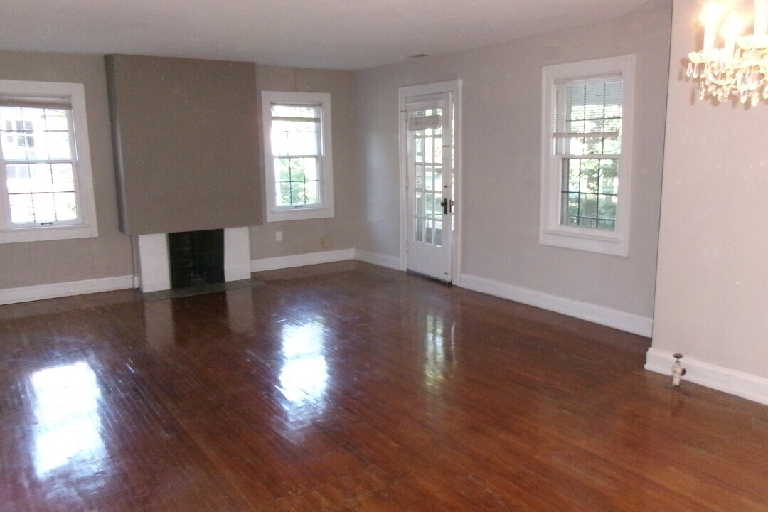 1954 Guilford Rd in Upper Arlington, OH - Building Photo
