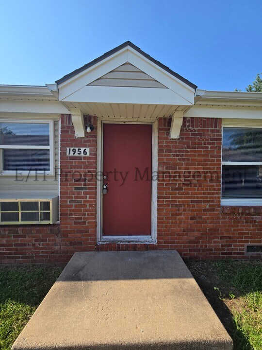 1956 S Hiram St in Wichita, KS - Building Photo
