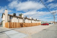 16239 Apple Valley Rd in Apple Valley, CA - Foto de edificio - Building Photo