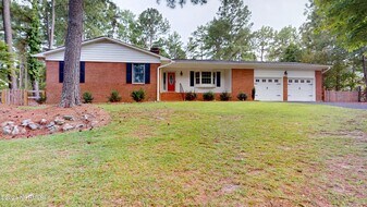 8 Shadow Dr in Whispering Pines, NC - Building Photo