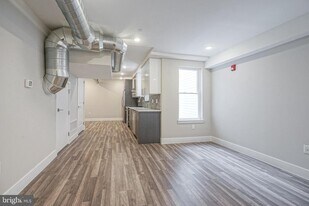 1070 N Front St in Philadelphia, PA - Building Photo