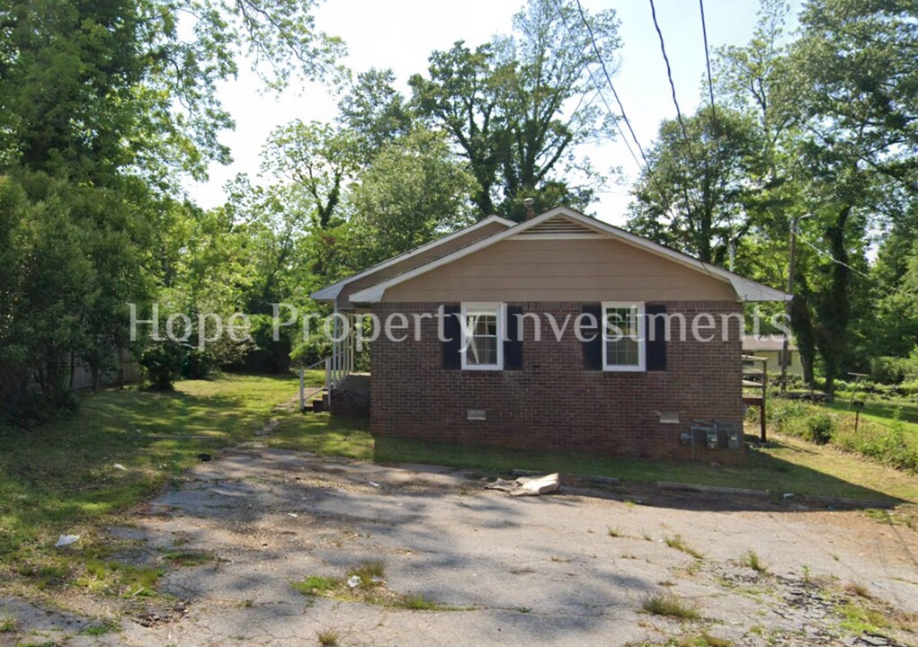 25 Hill St in Newnan, GA - Foto de edificio