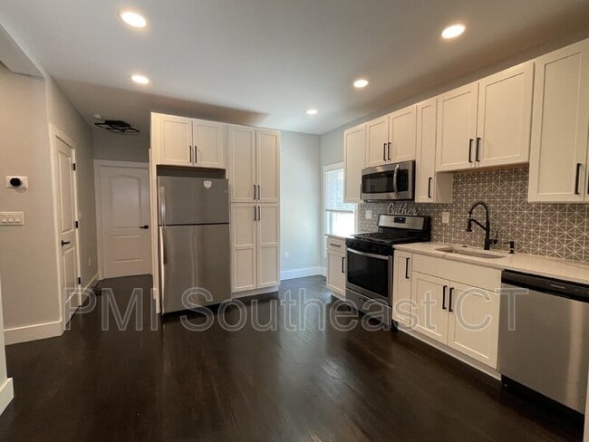 5 Hunters Rd in Norwich, CT - Building Photo - Building Photo