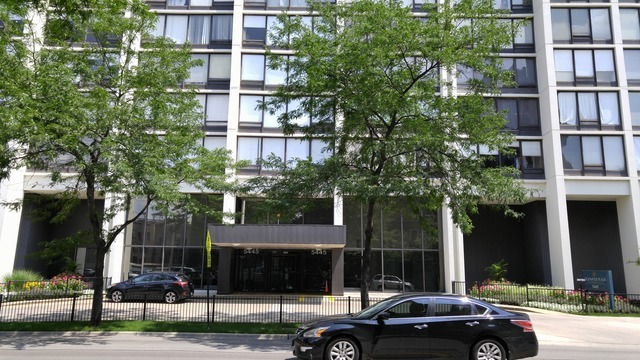 5445 N Sheridan Rd in Chicago, IL - Building Photo