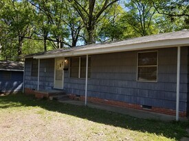 3132 Charleston Dr in Jackson, MS - Building Photo