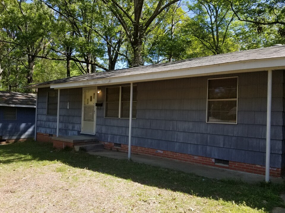 3132 Charleston Dr in Jackson, MS - Foto de edificio