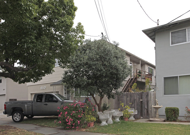 610 Hopkins Ave in Redwood City, CA - Foto de edificio - Building Photo