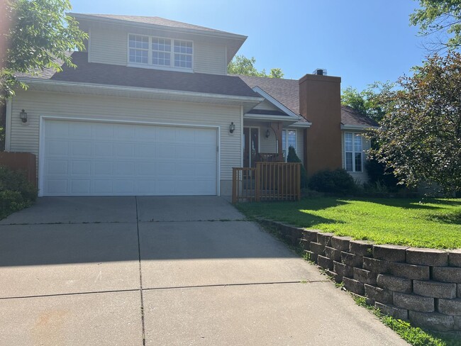 property at 3322 S Lakeside Ave