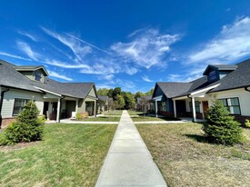 Cottages at Sanders Glen Apartments