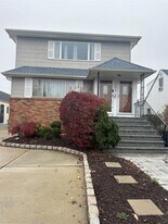 194 Quebec Rd in Island Park, NY - Building Photo