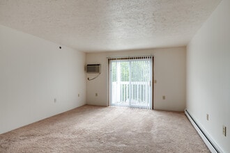 Fenton Estates Apartments in Fenton, MI - Building Photo - Interior Photo
