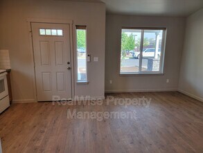 407 SW 11th St in Redmond, OR - Building Photo - Building Photo