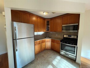 1031 Halsey St in Brooklyn, NY - Building Photo - Building Photo