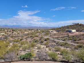 1090 S Lazy Fox Rd in Wickenburg, AZ - Foto de edificio - Building Photo