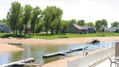 Lakewood Twin Homes in Mandan, ND - Building Photo - Building Photo