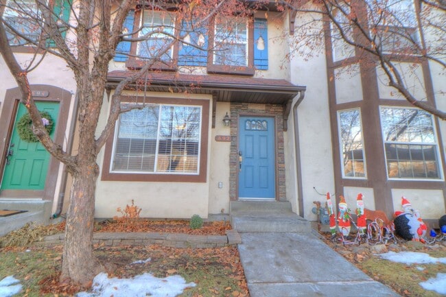 property at 892 Hamlet Cir N