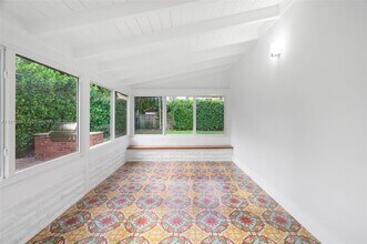 5775 SW 28th St in Miami, FL - Building Photo - Building Photo